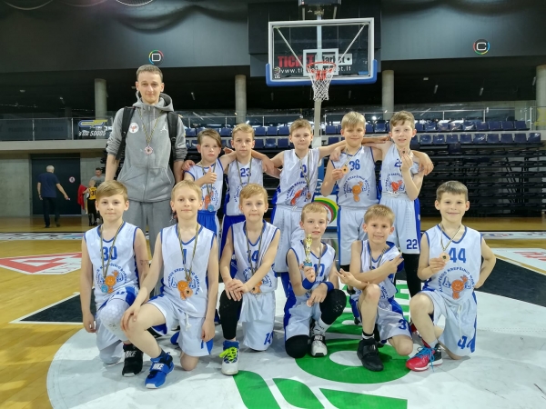 Klaipėdos KM 2010 metais gimusių vaikų komandos pasirodymas Kėdainių krepšinio turnyre